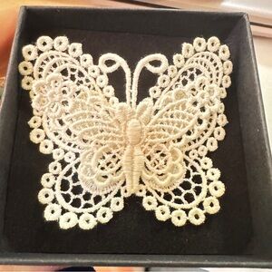 🦋 Vintage Hand-Crocheted Cotton Butterfly Brooch | Ivory Thread Pin in Gift Box